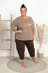 Bluzka z dłuższym tyłem DARIELA Koliber fango Plus Size 48/54