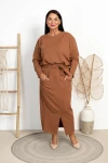 Sukienka dresowa dł. rękaw BEATRISE cynamonowa Plus Size 44/48