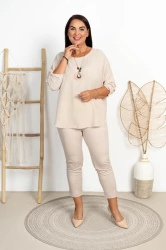 Bluzka z wisiorem TELMA dł. ręk. beżowa Plus Size 42/48