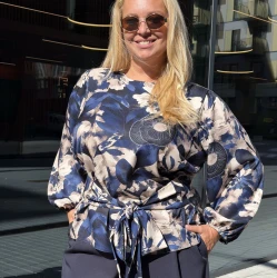 Bluzka elegancka z wiązaniem MARIENN wzór 10 Plus Size 44-52