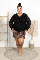 Koronkowa Bluzka z żabotem ADEL czarna Plus Size 48/56