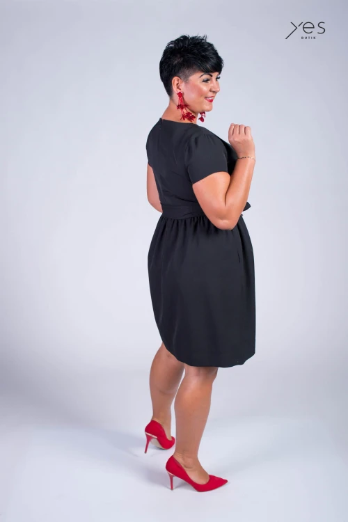 Sukienka kopertowy dekolt czarna fason literka A plus size 44 46 48 50 52