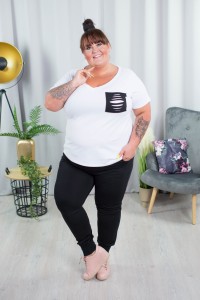 Biały T-Shirt z czarną kieszonką MALIBU Plus Size 44-54