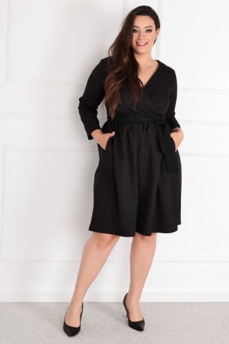 Sukienka wizytowa fason literka A kopertowy dekolt czarna Plus Size 44 46 48 50 52