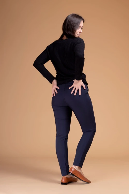 Spodnie z ruchomą gumą w pasie DANDI granat Plus Size 42 44 56