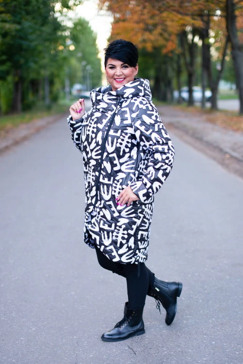 Zimowa Kurtka z kapturem DEZIRE czarno-biała Plus Size 42-54