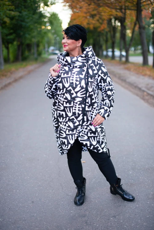 Zimowa Kurtka z kapturem DEZIRE czarno-biała Plus Size 42-54
