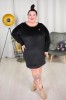 Sukienka Tuba Welurowa z broszką TIANA czarna Plus Size 44-54