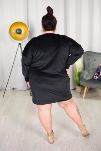 Sukienka Tuba Welurowa z broszką TIANA czarna Plus Size 44-54