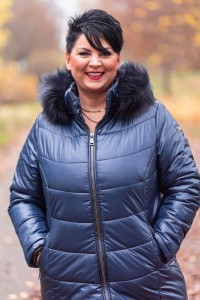 Zimowa Kurtka z połyskiem DORA granatowa Plus Size 44-52