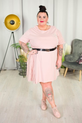 Sukienka dresowa z tiulową falbaną ELZA pudrowa Plus Size 50-56