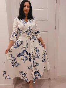 Biała Sukienka z paskiem INDIA biała w kwiaty Plus Size 44-52