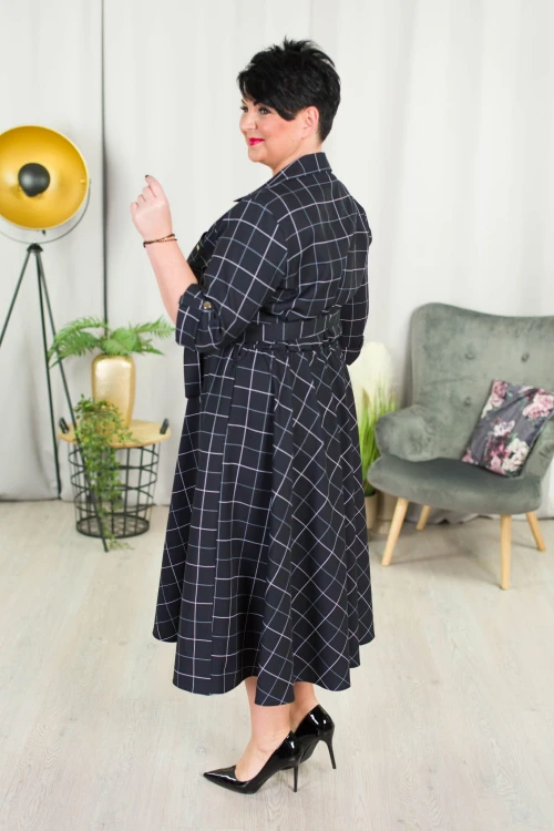 Sukienka z paskiem ILONA czarna w kratę Plus Size 44-52