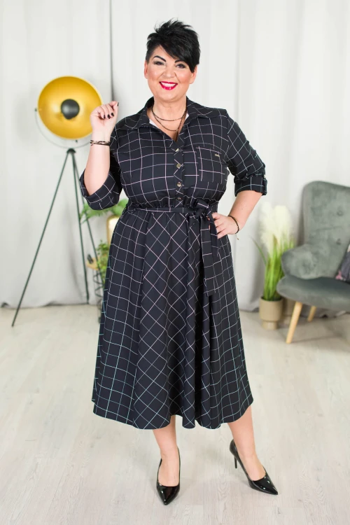 Sukienka z paskiem ILONA czarna w kratę Plus Size 44-52