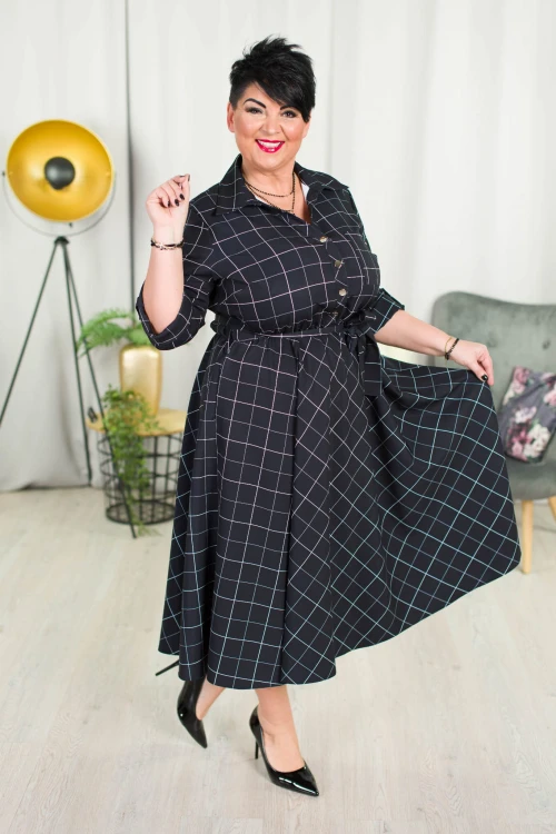 Sukienka z paskiem ILONA czarna w kratę Plus Size 44-52