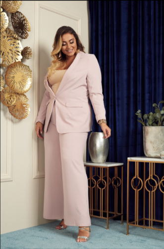 Garnitur damski z szeroką nogawką KELIS pudrowy róż Plus Size 44-54