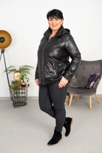 Kurtka z odpinanym kapturem INGA czarna Plus Size 44-52