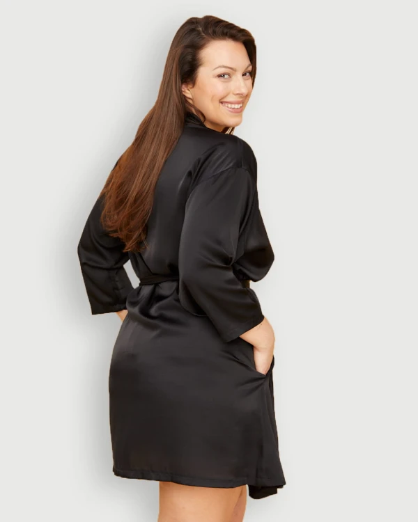 5901282004012-mona-qs-szlafrok-satynowy-satin-robe-black_2-kopia-1678263822.jpeg