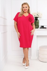 Sukienka Tuba z broszką BRIGET fuksja Plus Size 44-50