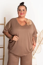 Bluzka Vneck z Broszką LORETA carmel Plus Size 50-58