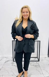 Marynarka z broszką BLAIR czarna Plus Size 48/52