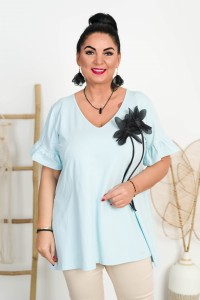 Bluzka Trapezowa z Broszką ALLEGRA baby blue Plus Size 46-56