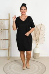 Sukienka Tuba z kwiatem WERKA czarna Plus Size 42-48