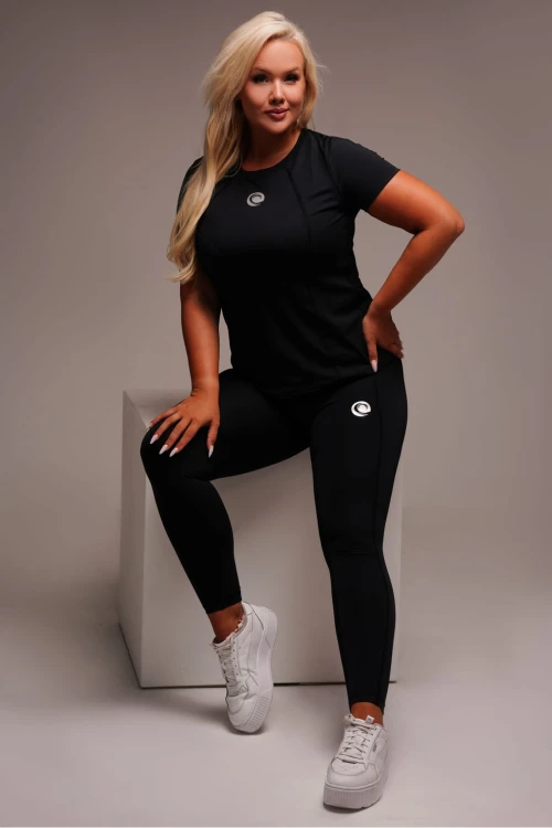czarny-komplet-sportowy-bluzka-z-krotkim-rekawem-legginsy-alvyn-ii (4).webp