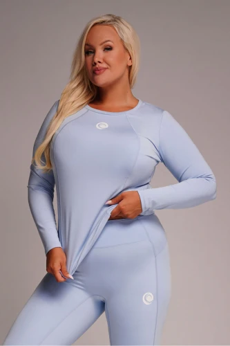 blekitna-koszulka-sportowa-z-dlugim-rekawem-jessa-ii.webp