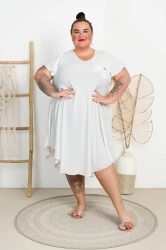 Sukienka Trapezowa z kwiatem PAOLA biała Plus Size 48/56