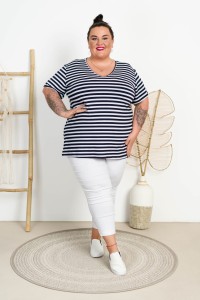 T-shirt Vneck w paski LILU średnie paski Plus Size 44-54