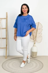 Bluzka krótki rękaw z kwiatem WERKA chaber Plus Size 42-52