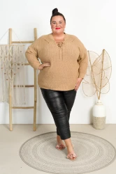 Sweter z wiązanym dekoltem LEON camel Plus Size 46/54