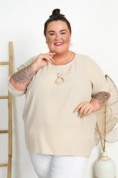 Bluzka z wisiorem TELMA beżowa Plus Size 50/54