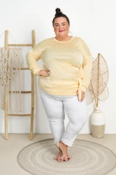 Bluzka z Wiązaniem OMAR bananowa Plus Size 46/52