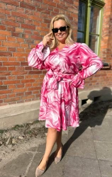 Sukienka z wiązaniem MARIKA wzory róż Plus Size 44-52