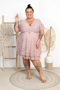 Sukienka Koronkowa literka A KLAUDIA pudrowa Plus Size 44/50