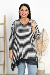 Tunika trapezowa z koronką ISA w paski czarne Plus Size 46/54