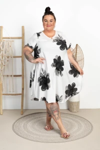 Biała Sukienka trapez JUDYTA kwiaty czarne Plus Size 48/54