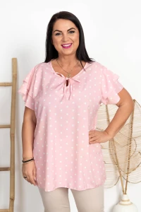 Bluzka z wiązanym dekoltem w groszki KAMA pudrowa Plus Size 44/50