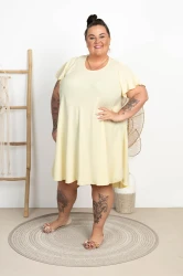 Sukienka trapezowa z Gipiurą JOANNE bananowa Plus Size 46/56