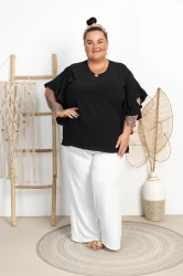 Bluzka z falbaniastym rękawem KONSTANS czarna Plus Size 48/54