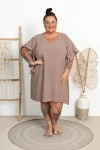 Sukienka z falbaniastym rękawem KONSTANSA fango Plus Size 50/56
