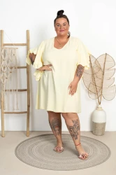Sukienka z falbaniastym rękawem KONSTANSA bananowa Plus Size 50/56