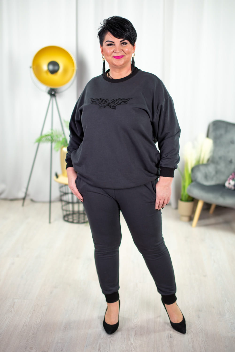 czarny dres plus size