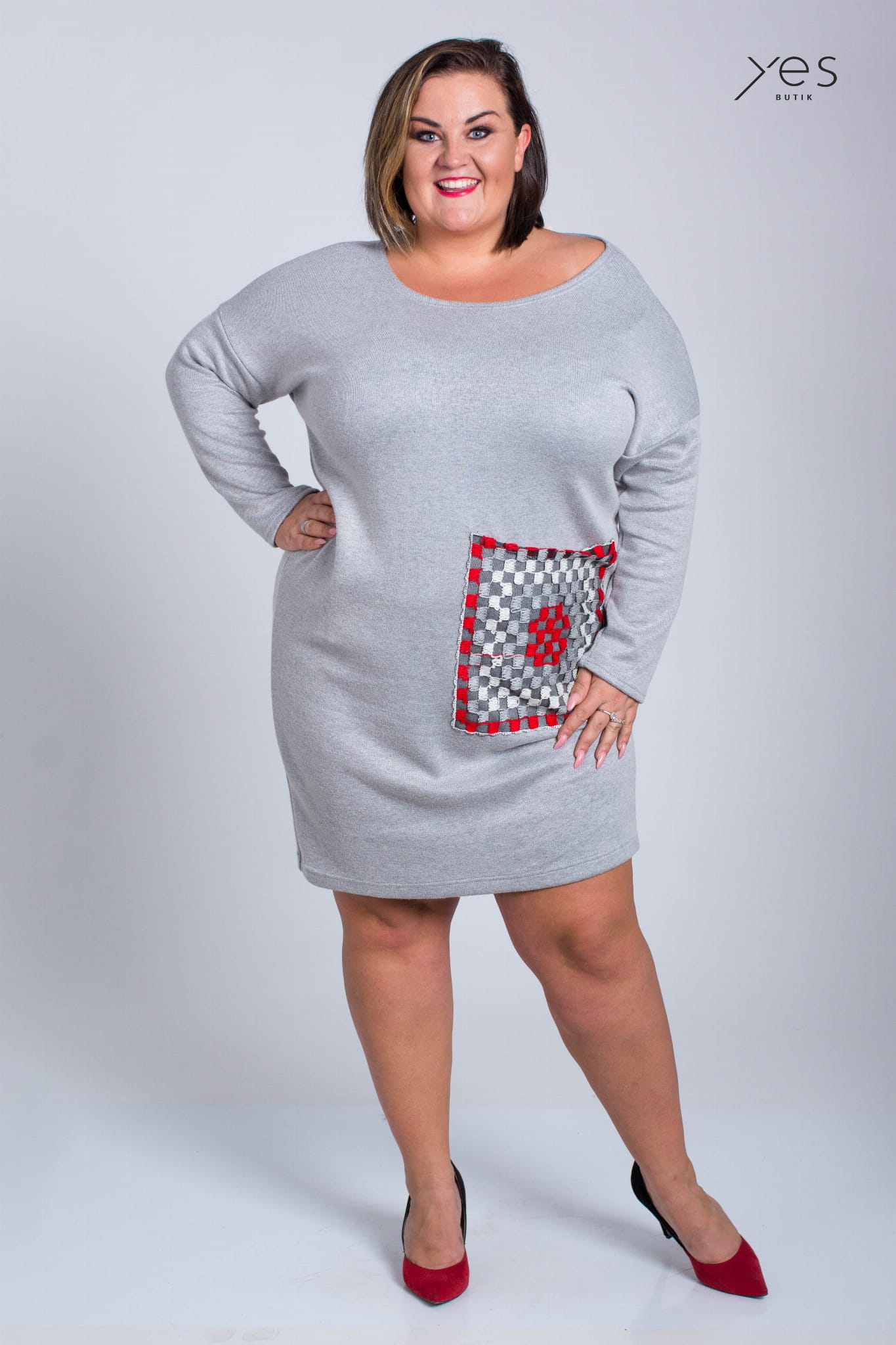 sukienka szara plus size