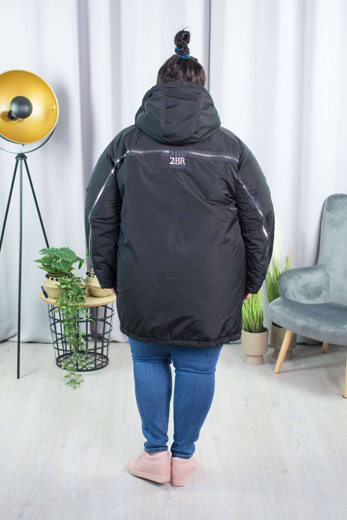 czarna kurtka plus size z suwakiem
