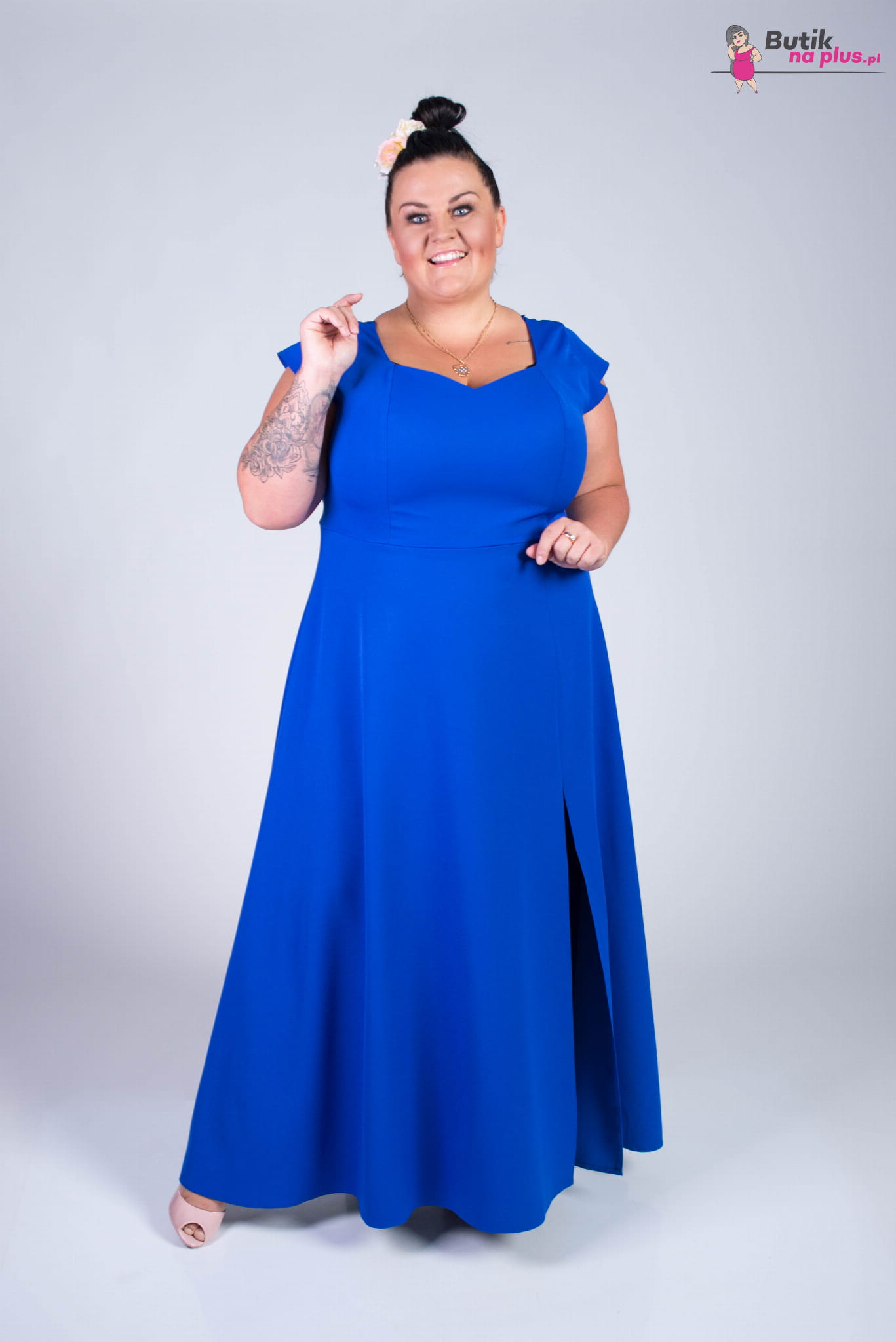 długa sukienka chabrowa plus size