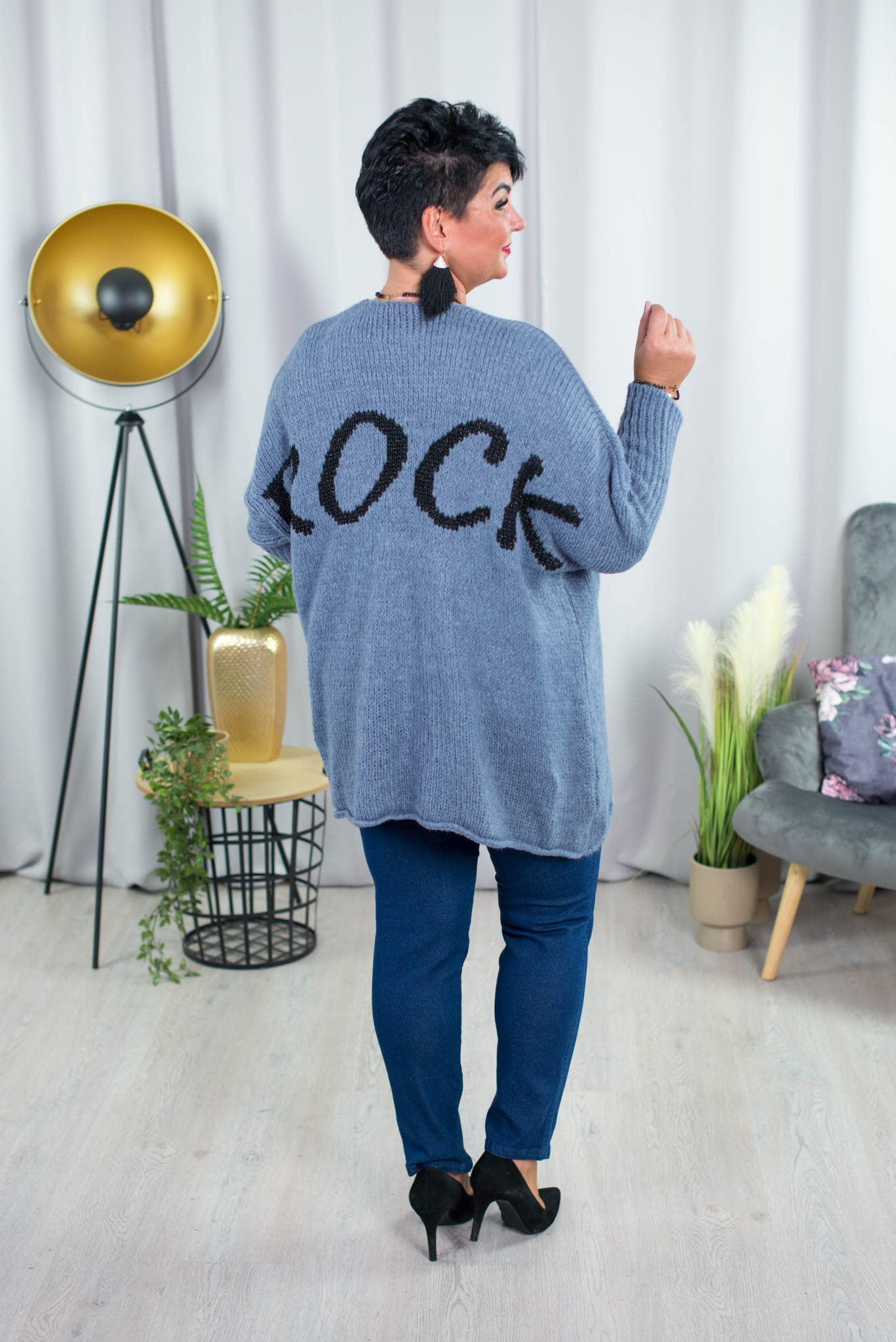 niebieski kardigan plus size z napisem rock