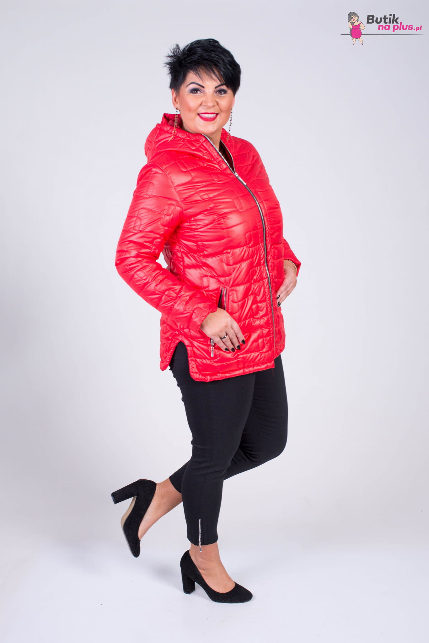 czerwona pikowana kurtka plus size